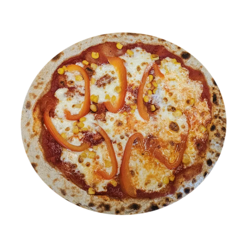 Gebackene vegetarische Pizza mit Paprika auf einem Holzbrett
